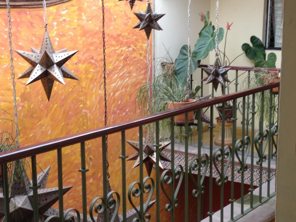 Hostal Casa Castillo Морелия Экстерьер фото