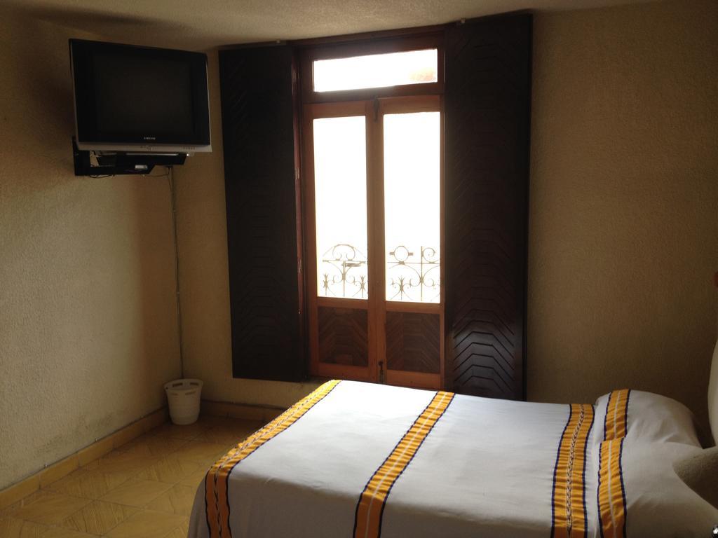 Hostal Casa Castillo Морелия Номер фото