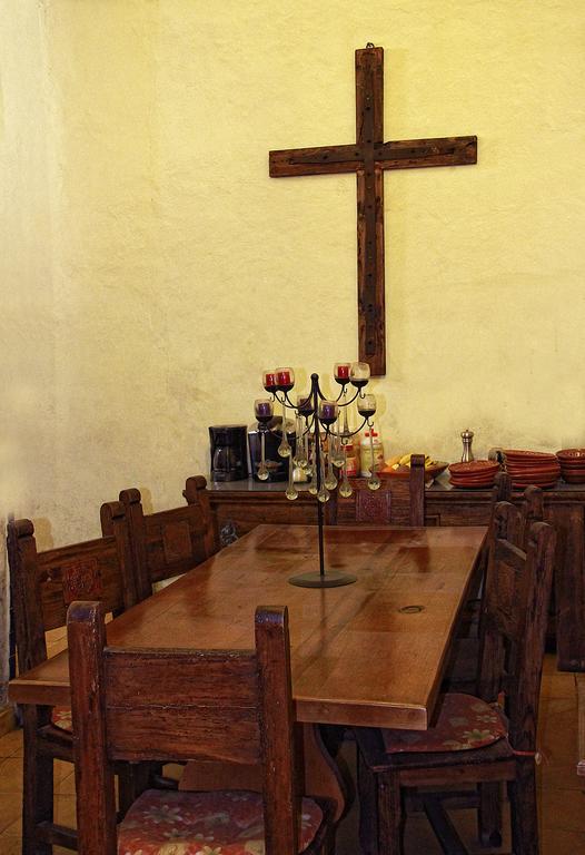 Hostal Casa Castillo Морелия Экстерьер фото