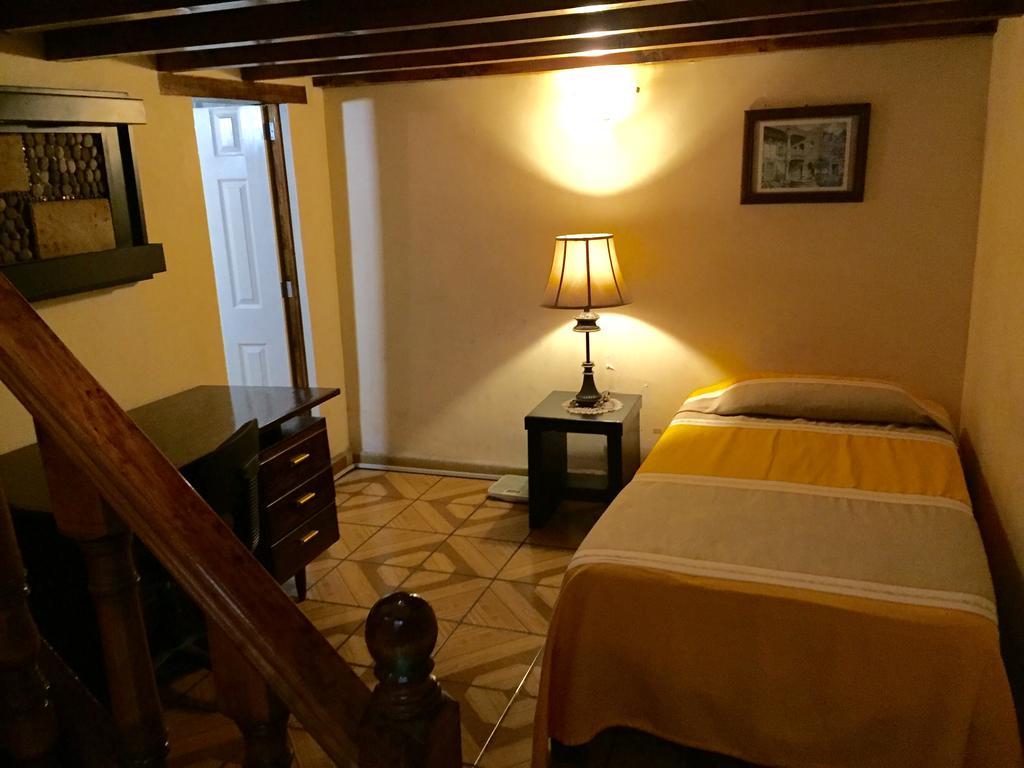 Hostal Casa Castillo Морелия Номер фото
