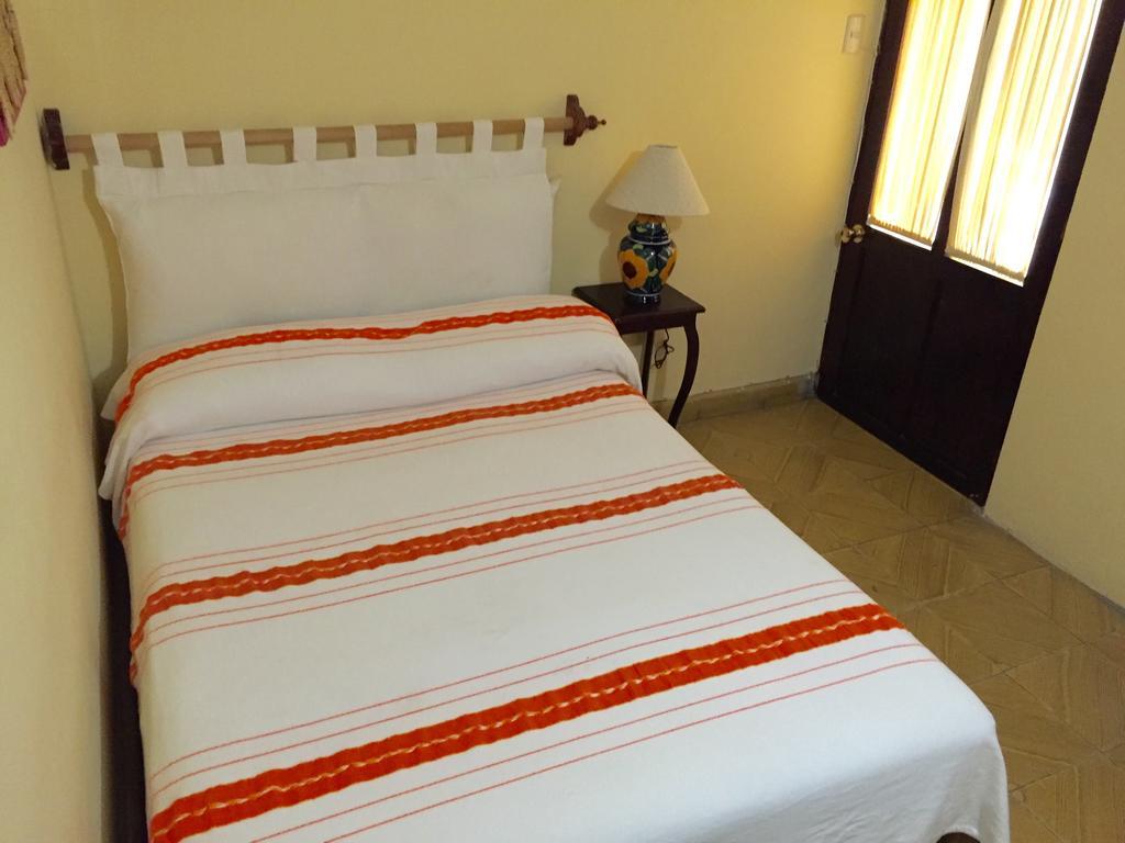 Hostal Casa Castillo Морелия Номер фото