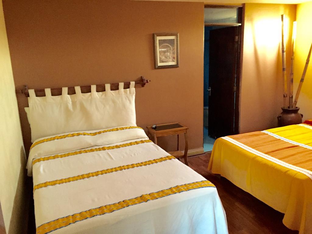 Hostal Casa Castillo Морелия Номер фото