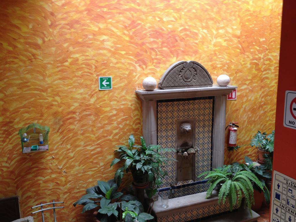 Hostal Casa Castillo Морелия Экстерьер фото