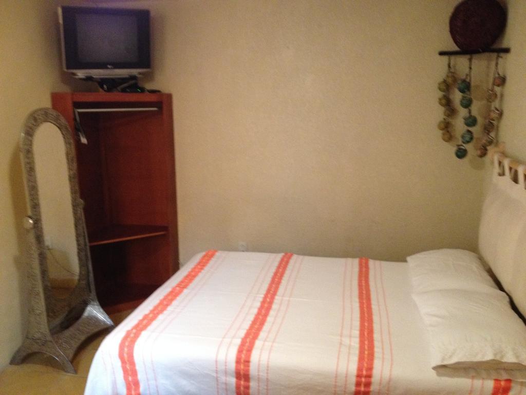 Hostal Casa Castillo Морелия Экстерьер фото