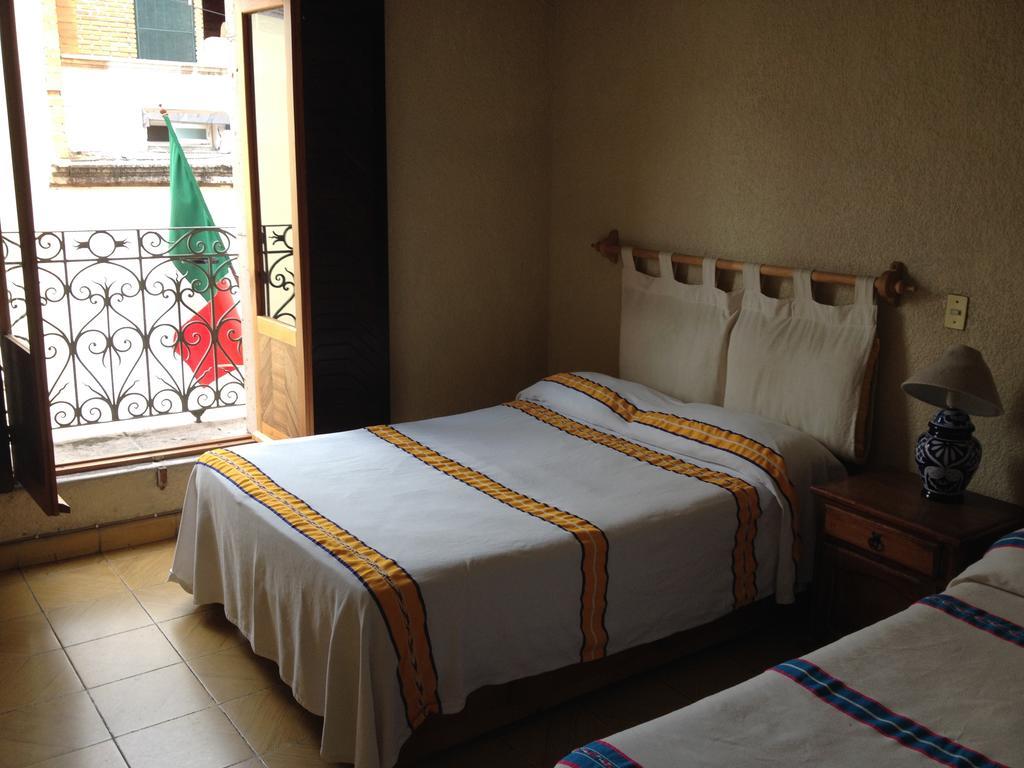 Hostal Casa Castillo Морелия Экстерьер фото