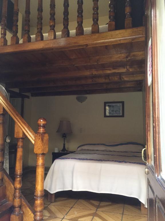 Hostal Casa Castillo Морелия Экстерьер фото