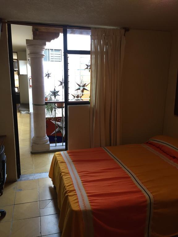 Hostal Casa Castillo Морелия Экстерьер фото