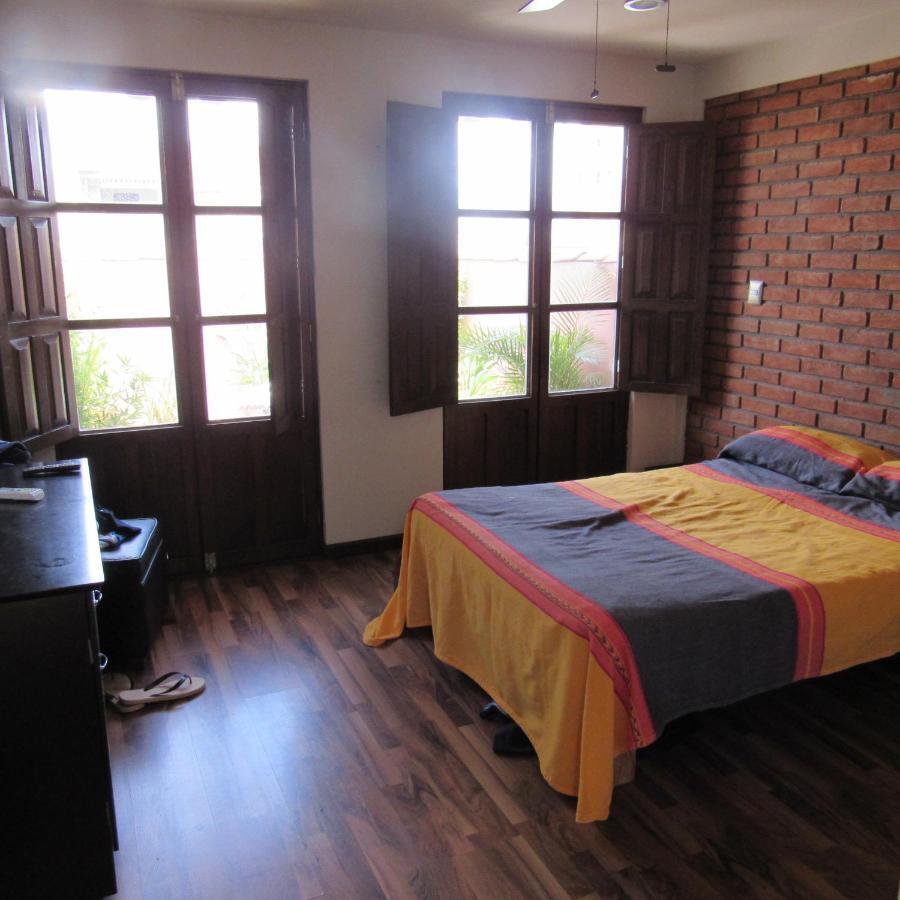 Hostal Casa Castillo Морелия Экстерьер фото
