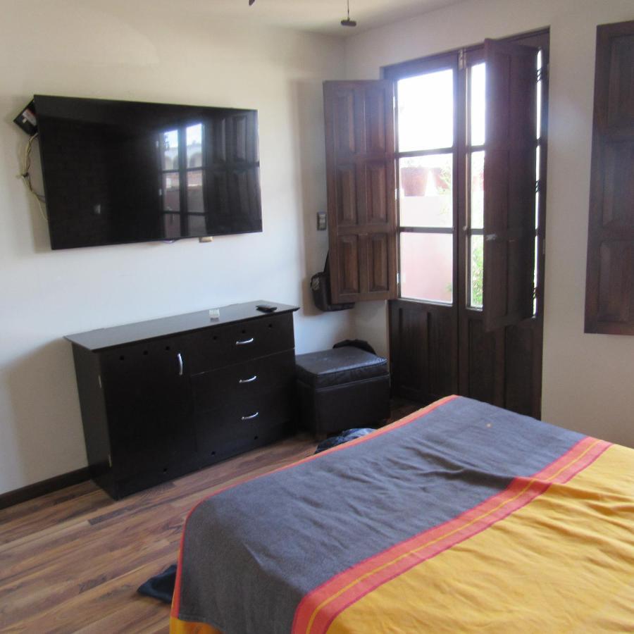 Hostal Casa Castillo Морелия Экстерьер фото