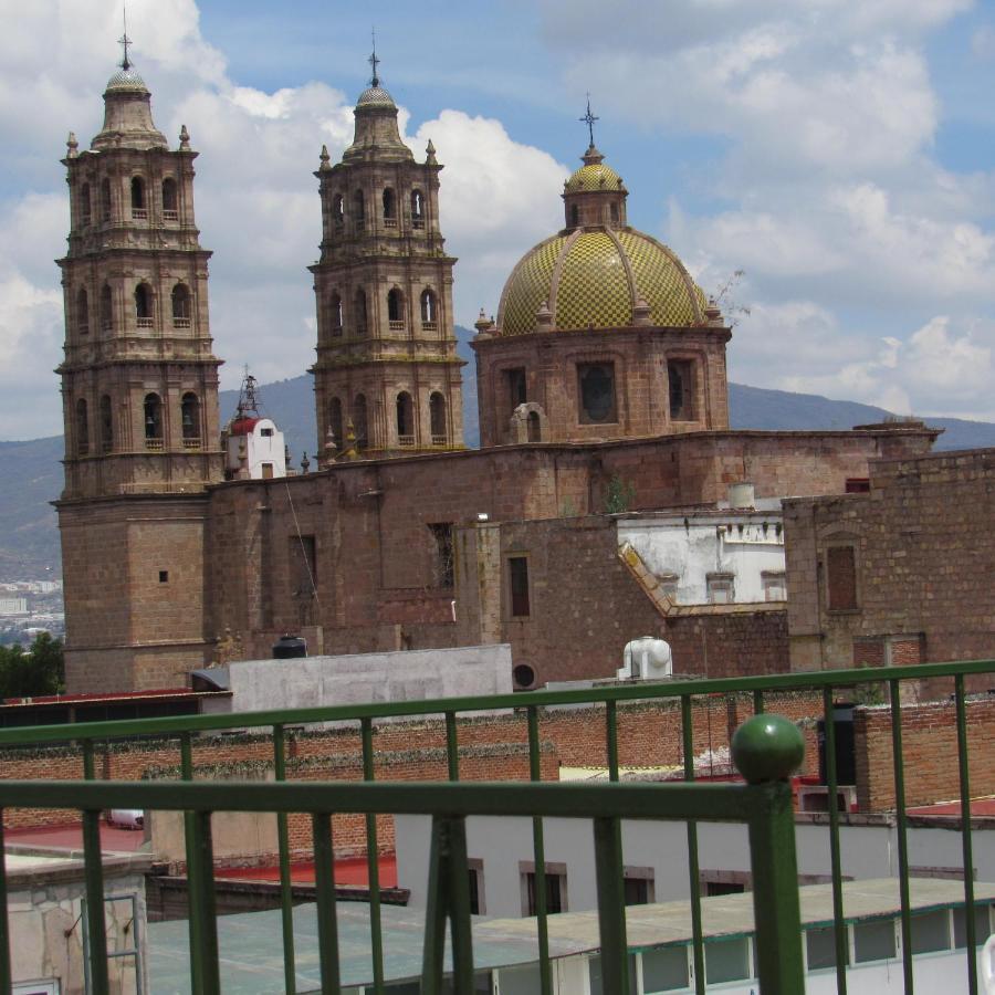 Hostal Casa Castillo Морелия Экстерьер фото