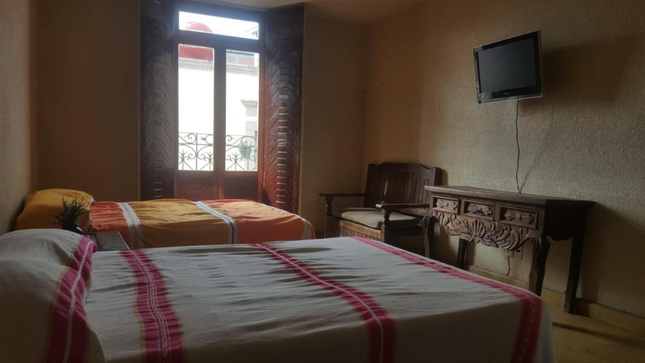 Hostal Casa Castillo Морелия Экстерьер фото