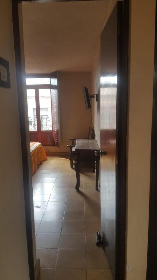 Hostal Casa Castillo Морелия Экстерьер фото